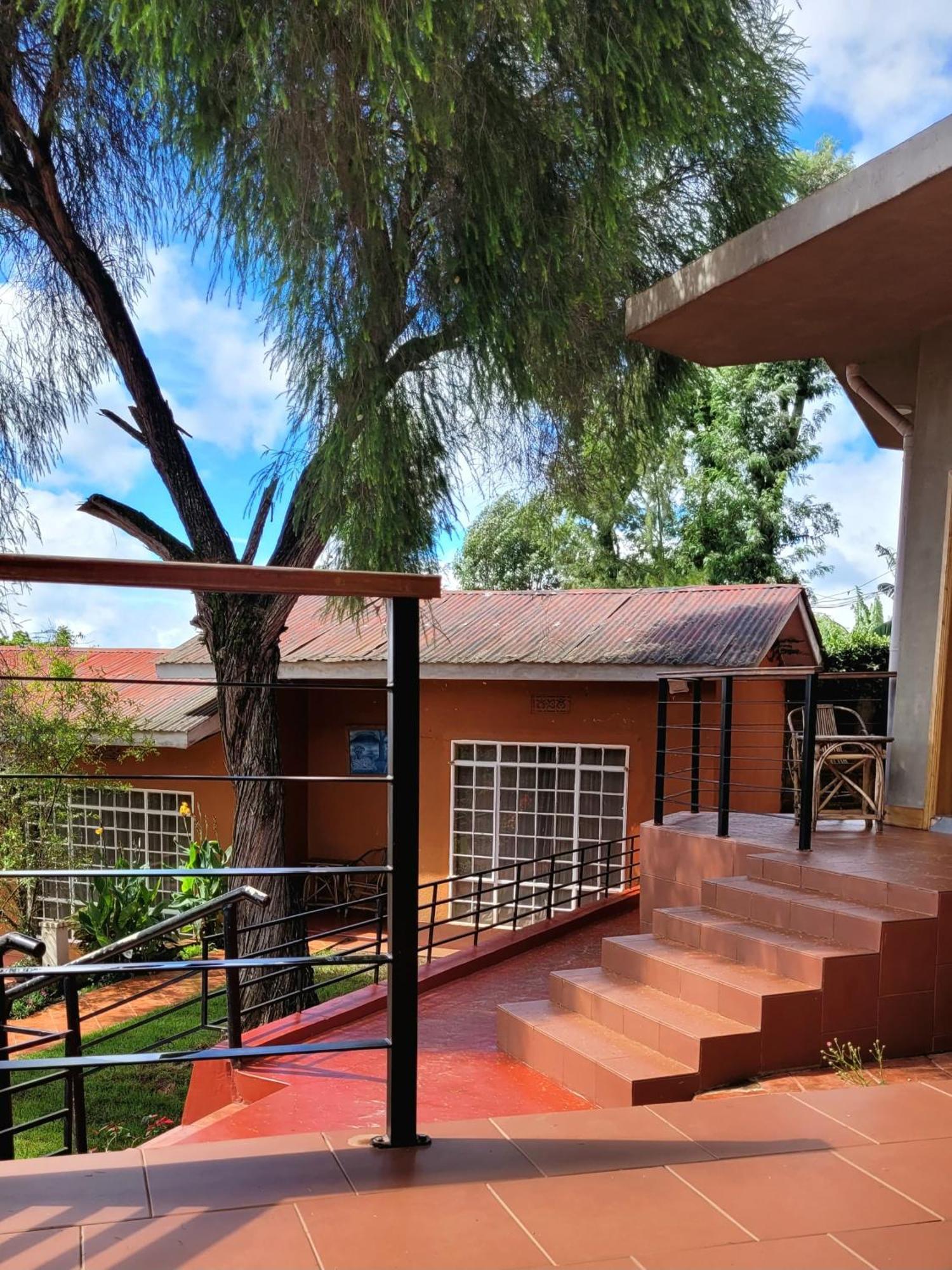 Babylon Lodge Marangu Exterior foto